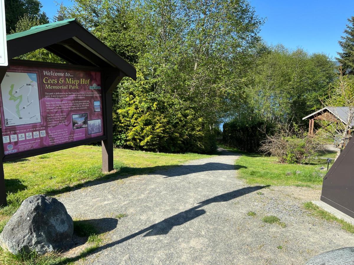 Sea And Cedar Retreat-A Home In A Tranquil Setting Cowichan Bay Exterior foto